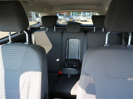 Ford Focus Wagon - 1.0 Titanium Wagon 125pk Navigatie/Camera/Privacy Glas etc. Rijklaarprijs - 1