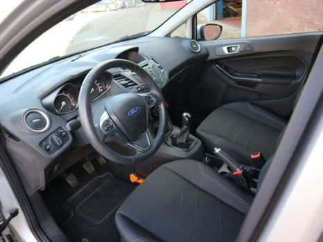 Ford Fiesta - 1.0 Style Ultimate (5-drs Hatchb.) 80pk Navigatie/PDC/Airconditioning - 1