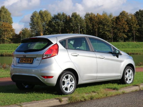 Ford Fiesta - 1.0 Style Ultimate (5-drs Hatchb.) 80pk Navigatie/PDC/Airconditioning - 1