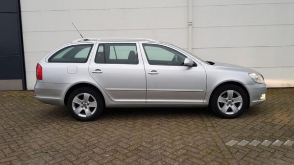 Skoda Octavia Combi - 1.2 TSI Elegance Business Line /Navi - 1