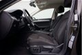 Volkswagen Passat - 1.6 TDI 120pk Comfortline + Navigatie + PDC - 1 - Thumbnail