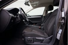 Volkswagen Passat - 1.6 TDI 120pk Comfortline + Navigatie + PDC