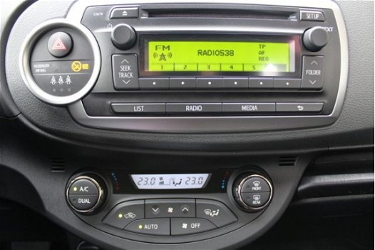 Toyota Yaris - 1.5 Full Hybrid Comfort 5 DEURS/ AUTOMAAT/ ECC/ RADIO CD-SPELER - 1
