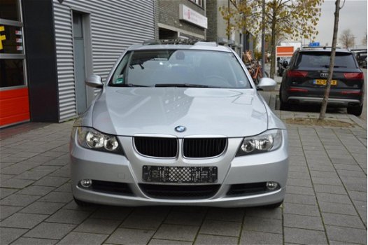 BMW 3-serie - 320i Comfort Schuif-dak I Airco I Sport velgen I PDC I Dealer onderhouden - 1