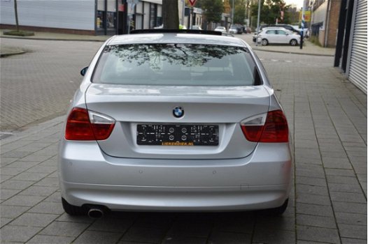 BMW 3-serie - 320i Comfort Schuif-dak I Airco I Sport velgen I PDC I Dealer onderhouden - 1