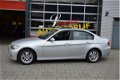 BMW 3-serie - 320i Comfort Schuif-dak I Airco I Sport velgen I PDC I Dealer onderhouden - 1 - Thumbnail
