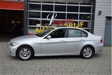 BMW 3-serie - 320i Comfort Schuif-dak I Airco I Sport velgen I PDC I Dealer onderhouden