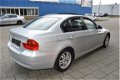 BMW 3-serie - 320i Comfort Schuif-dak I Airco I Sport velgen I PDC I Dealer onderhouden - 1 - Thumbnail