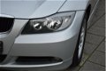 BMW 3-serie - 320i Comfort Schuif-dak I Airco I Sport velgen I PDC I Dealer onderhouden - 1 - Thumbnail