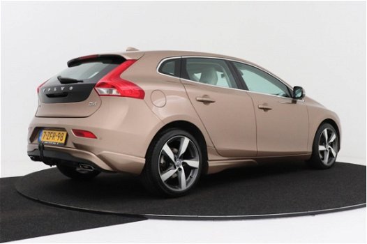 Volvo V40 - 2.0 D4 Summum Business | Sportpakket | Panoramadak | LEER | etc etc - 1