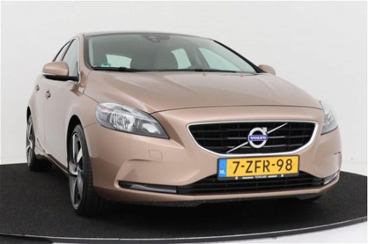 Volvo V40 - 2.0 D4 Summum Business | Sportpakket | Panoramadak | LEER | etc etc - 1