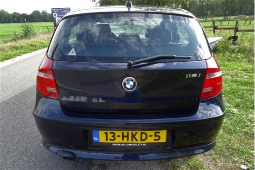 BMW 1-serie - 118i Business Line DEALER onderhouden en rijdt perfect Airco, leer - 1