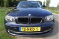 BMW 1-serie - 118i Business Line DEALER onderhouden en rijdt perfect Airco, leer - 1 - Thumbnail