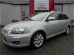 Toyota Avensis Wagon - 1.8 VVTi Luna Business Navigatie & climate control - 1 - Thumbnail