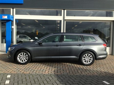 Volkswagen Passat Variant - 1.6 TDI Highline /CLIMA/CRUISE/PDC/NAV/AFNEEMBARE TREKHAAK/LMV16'' - 1