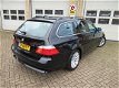 BMW 5-serie Touring - 520i Business Line Panorama 1e eigenaar NL auto - 1 - Thumbnail