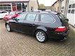 BMW 5-serie Touring - 520i Business Line Panorama 1e eigenaar NL auto - 1 - Thumbnail