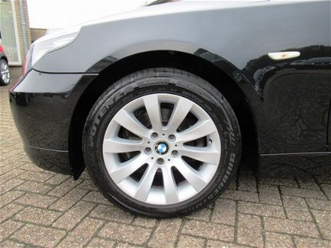 BMW 5-serie Touring - 520i Business Line Panorama 1e eigenaar NL auto - 1