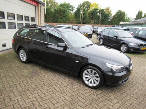 BMW 5-serie Touring - 520i Business Line Panorama 1e eigenaar NL auto - 1