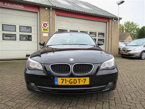 BMW 5-serie Touring - 520i Business Line Panorama 1e eigenaar NL auto - 1