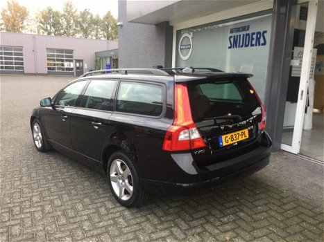 Volvo V70 - 2.5T MOMENTUM - 1