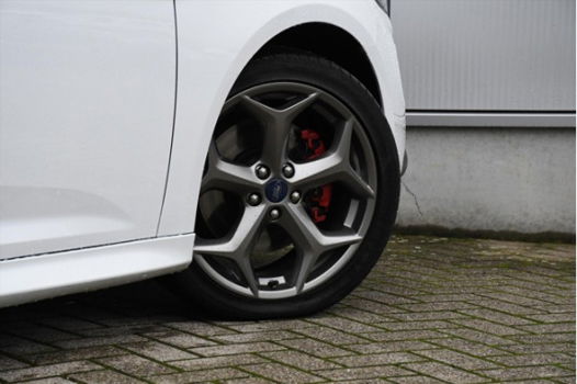 Ford Focus - 2.0 EcoBoost 250pk ST-3 | CAMERA | LEDER | NAVI | PDC - 1