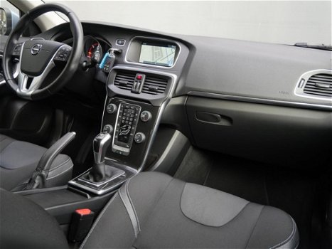 Volvo V40 - 2.0 D2 120PK Nordic+ / Trekhaak / Standkachel / LED - 1