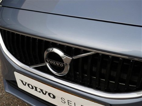 Volvo V40 - 2.0 D2 120PK Nordic+ / Trekhaak / Standkachel / LED - 1