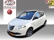 Lancia Y(psilon) - 0.9 TwinAir Silver Parelmoer wit met panoramadak - 1 - Thumbnail