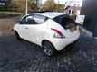 Lancia Y(psilon) - 0.9 TwinAir Silver Parelmoer wit met panoramadak - 1 - Thumbnail