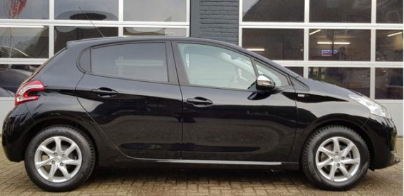 Peugeot 208 - - 1.2 PureTech Style - 1