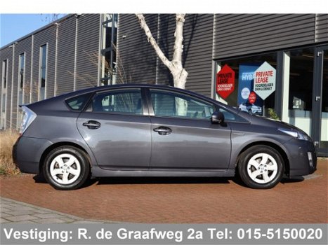 Toyota Prius - 1.8 Comfort | Bluetooth | Parkeersensoren | HUD - 1