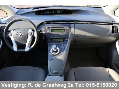 Toyota Prius - 1.8 Comfort | Bluetooth | Parkeersensoren | HUD - 1