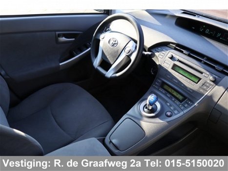 Toyota Prius - 1.8 Comfort | Bluetooth | Parkeersensoren | HUD - 1