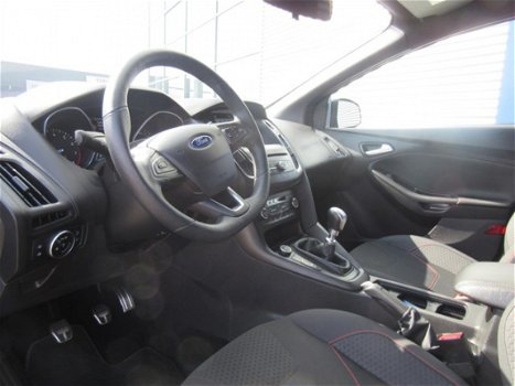 Ford Focus - 1.0 EcoBoost 125pk ST Line Navigatie Climate Stoel - Stuurverwarm - 1