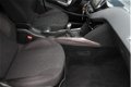 Peugeot 2008 - 1.2 PureTech 110pk Style | Navigatie | Lichtmetaal | Trekhaak | 1e Eigenaar | - 1 - Thumbnail