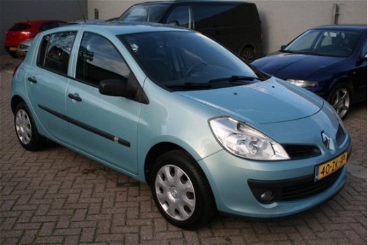 Renault Clio - 1.2 16v 75 Special Line, Apk tot 18-11-2020 - 1