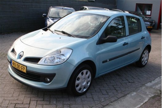 Renault Clio - 1.2 16v 75 Special Line, Apk tot 18-11-2020 - 1