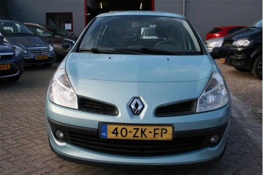 Renault Clio - 1.2 16v 75 Special Line, Apk tot 18-11-2020 - 1