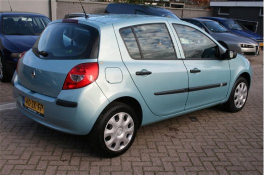 Renault Clio - 1.2 16v 75 Special Line, Apk tot 18-11-2020 - 1