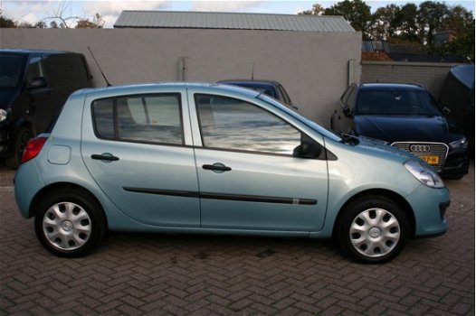 Renault Clio - 1.2 16v 75 Special Line, Apk tot 18-11-2020 - 1