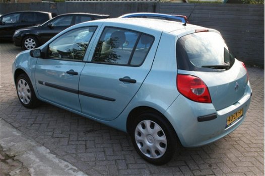 Renault Clio - 1.2 16v 75 Special Line, Apk tot 18-11-2020 - 1