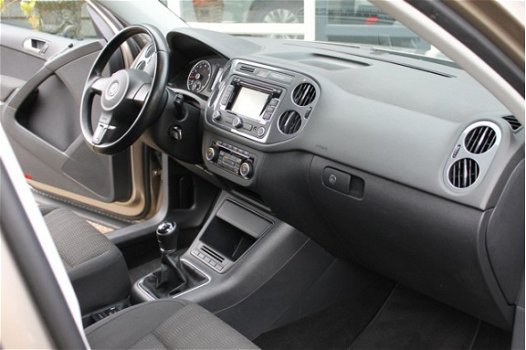Volkswagen Tiguan - 1.4 TSI Sport&Style Navigatie, cruise control, clima, 17 inch, stoelverwarming - 1