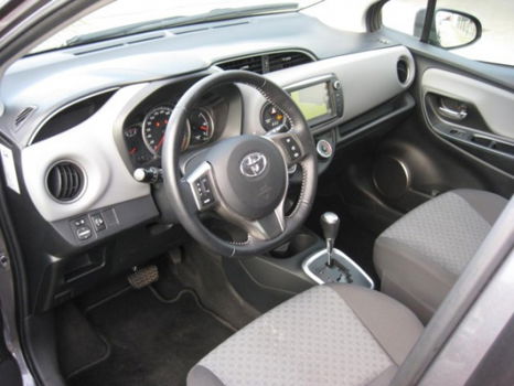 Toyota Yaris - 1.3 VVT-i Aspiration navi, airco, cruise control, camera, etc - 1