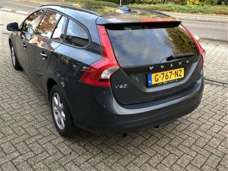 Volvo V60 - 2.0 D4 Momentum - 1