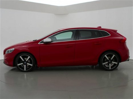 Volvo V40 - 2.0 D2 R-DESIGN BUSINESS + 18 INCH / XENON / STOELVERW. / SPORTONDERSTEL - 1