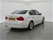 BMW 3-serie - 318i 143 PK SEDAN AUT. + NAVIGATIE / PRIVACY / CLIMATE - 1 - Thumbnail