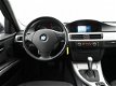 BMW 3-serie - 318i 143 PK SEDAN AUT. + NAVIGATIE / PRIVACY / CLIMATE - 1 - Thumbnail