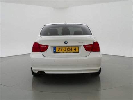 BMW 3-serie - 318i 143 PK SEDAN AUT. + NAVIGATIE / PRIVACY / CLIMATE - 1
