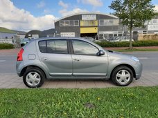 Dacia Sandero - 1.6 Lauréate -MET NIEUWE APK